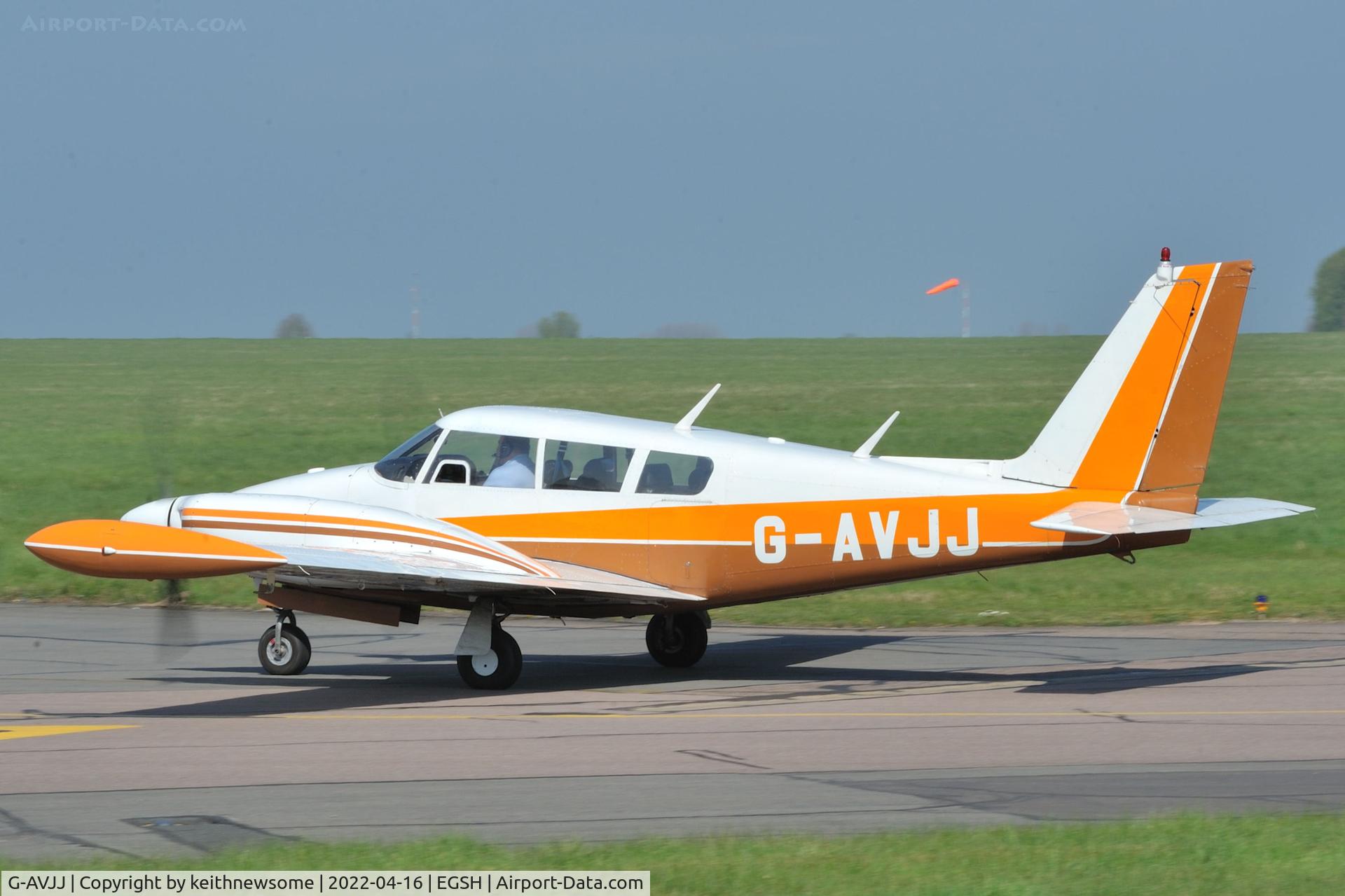 G-AVJJ, 1967 Piper PA-30-160 B Twin Comanche C/N 30-1420, Arriving at Norwich.