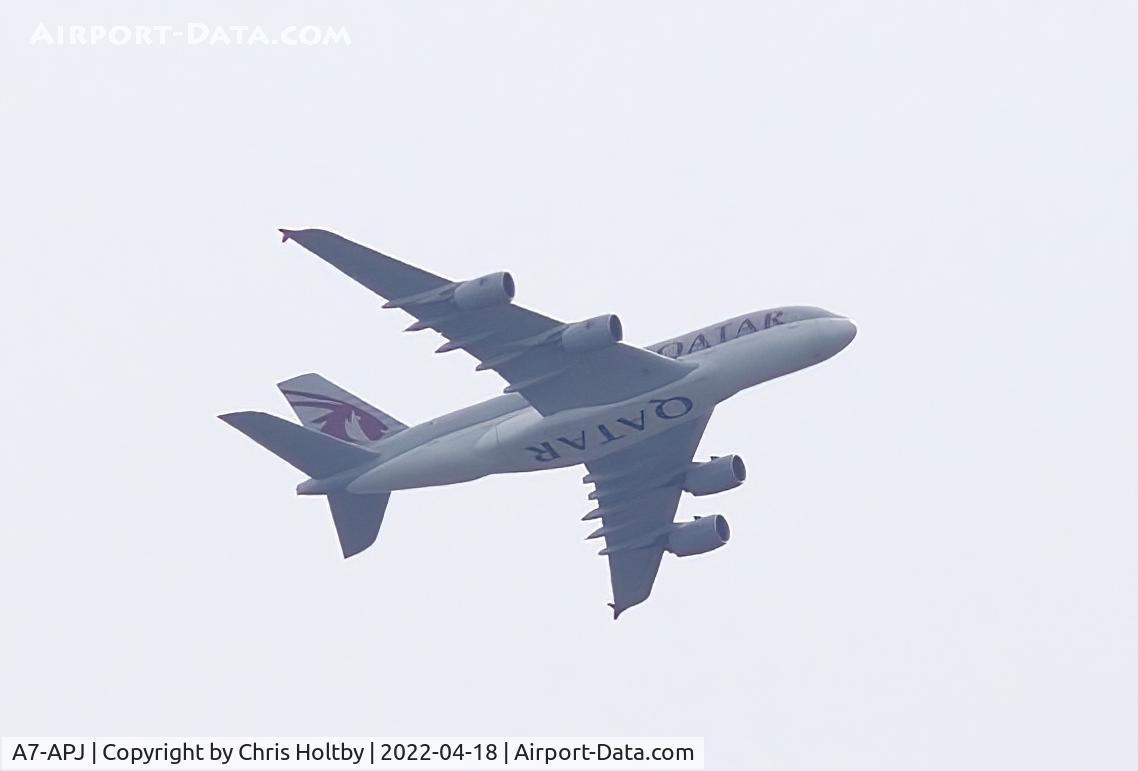 A7-APJ, 2017 Airbus A380-861 C/N 254, Qatar Airways A380 Airbus turning for Heathrow over Potters Bar, Herts