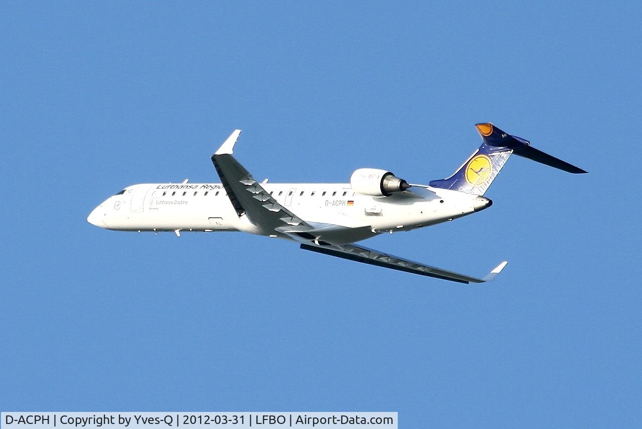 D-ACPH, 2002 Canadair CRJ-701ER (CL-600-2C10) Regional Jet C/N 10043, Canadair CRJ-701ER, Climbing from rwy 32R, Toulouse Blagnac Airport (LFBO-TLS)
