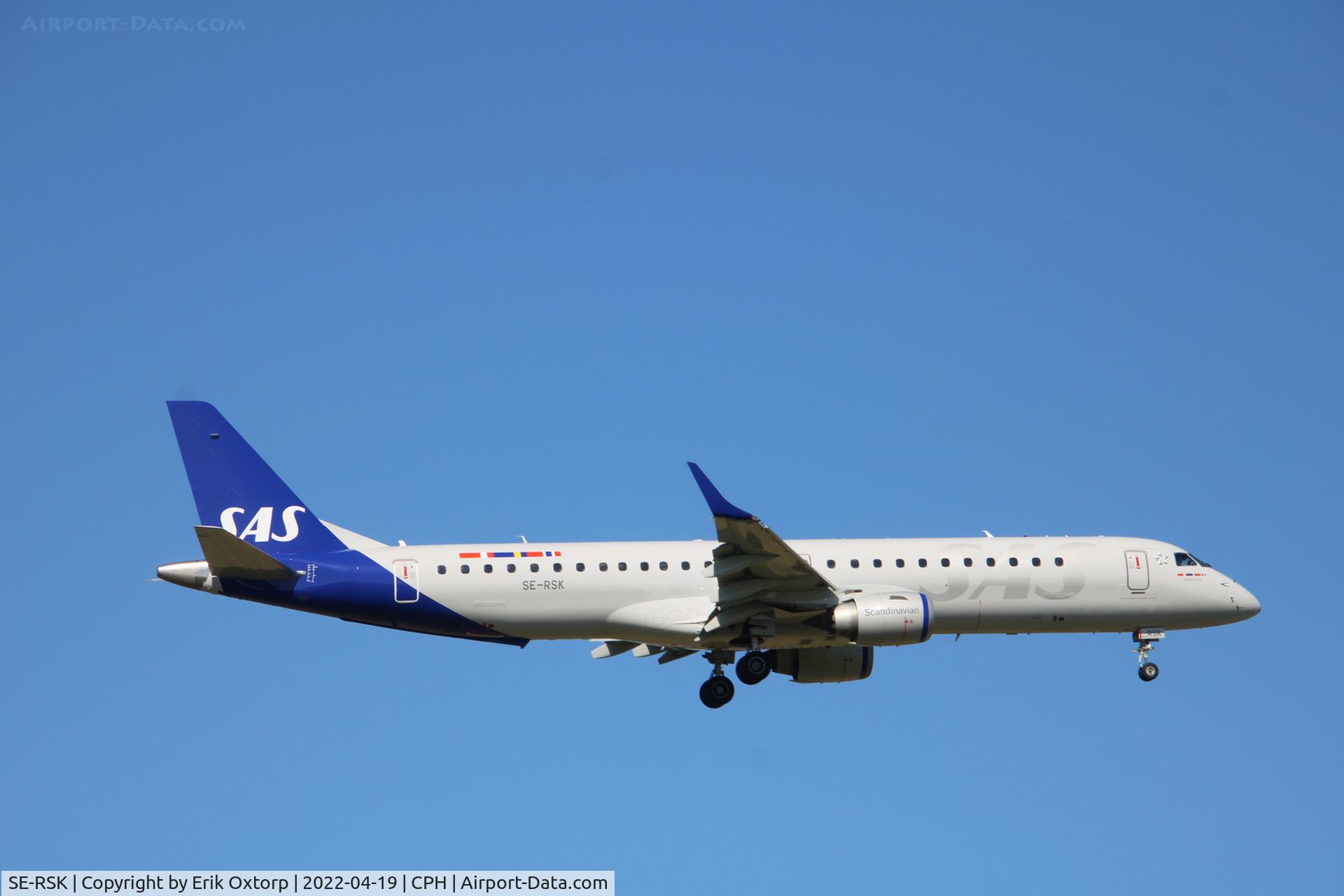 SE-RSK, 2007 Embraer 195LR (ERJ-190-200LR) C/N 19000120, SE-RSK landing rw 04L