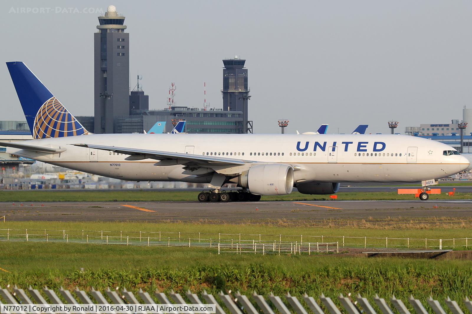 N77012, 1999 Boeing 777-224 C/N 29860, at nrt