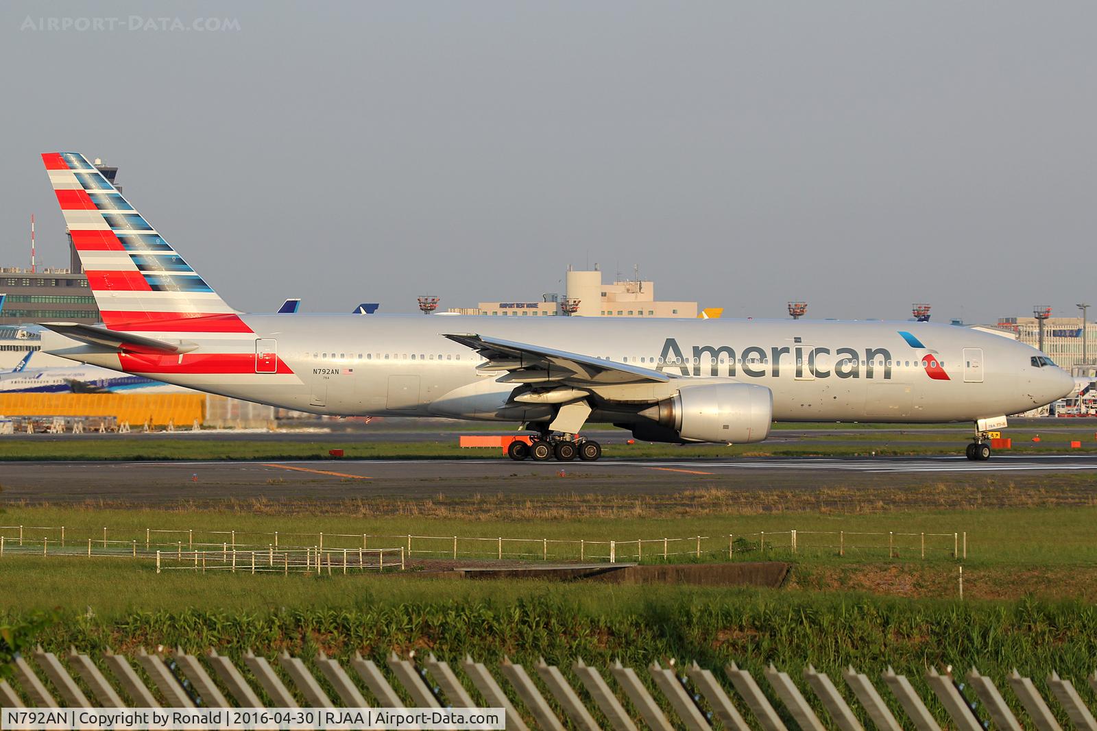 N792AN, 2000 Boeing 777-223 C/N 30253, aty nrt