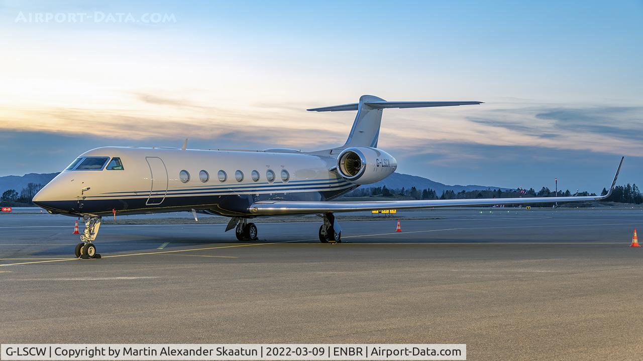 G-LSCW, 2014 Gulfstream Aerospace GV-SP (G550) C/N 5471, Parked at stand 1L.