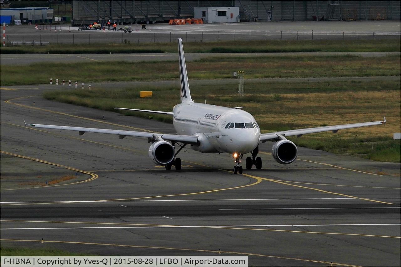 F-HBNA, 2010 Airbus A320-214 C/N 4335, Airbus A320-214, Lining up rwy 14R, Toulouse-Blagnac airport (LFBO-TLS)