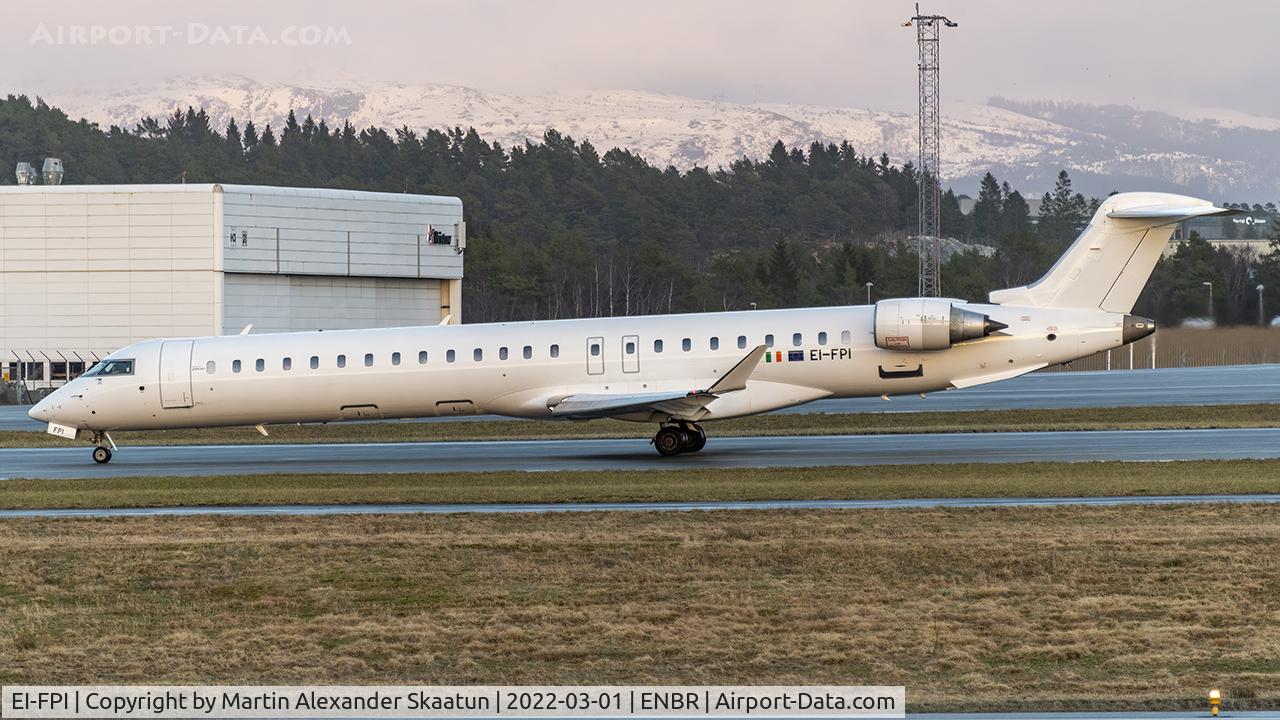 EI-FPI, 2016 Bombardier CRJ-900LR (CL-600-2D24) C/N 15425, Taxying for departure.