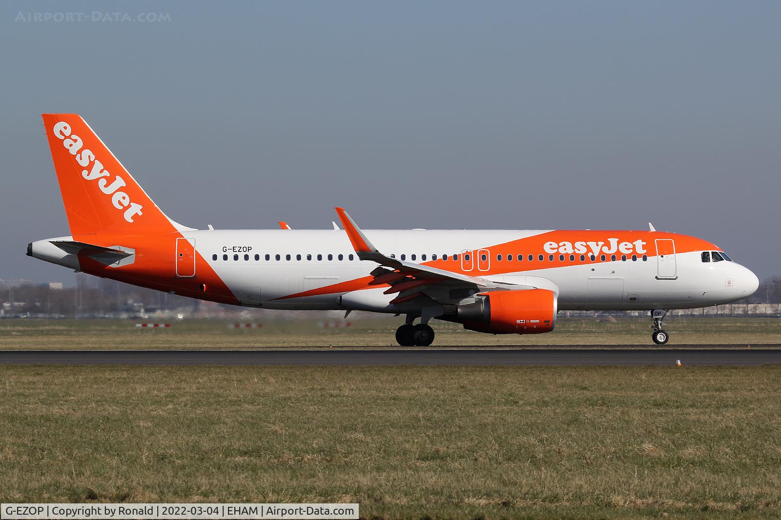 G-EZOP, 2015 Airbus A320-214 C/N 6633, at spl
