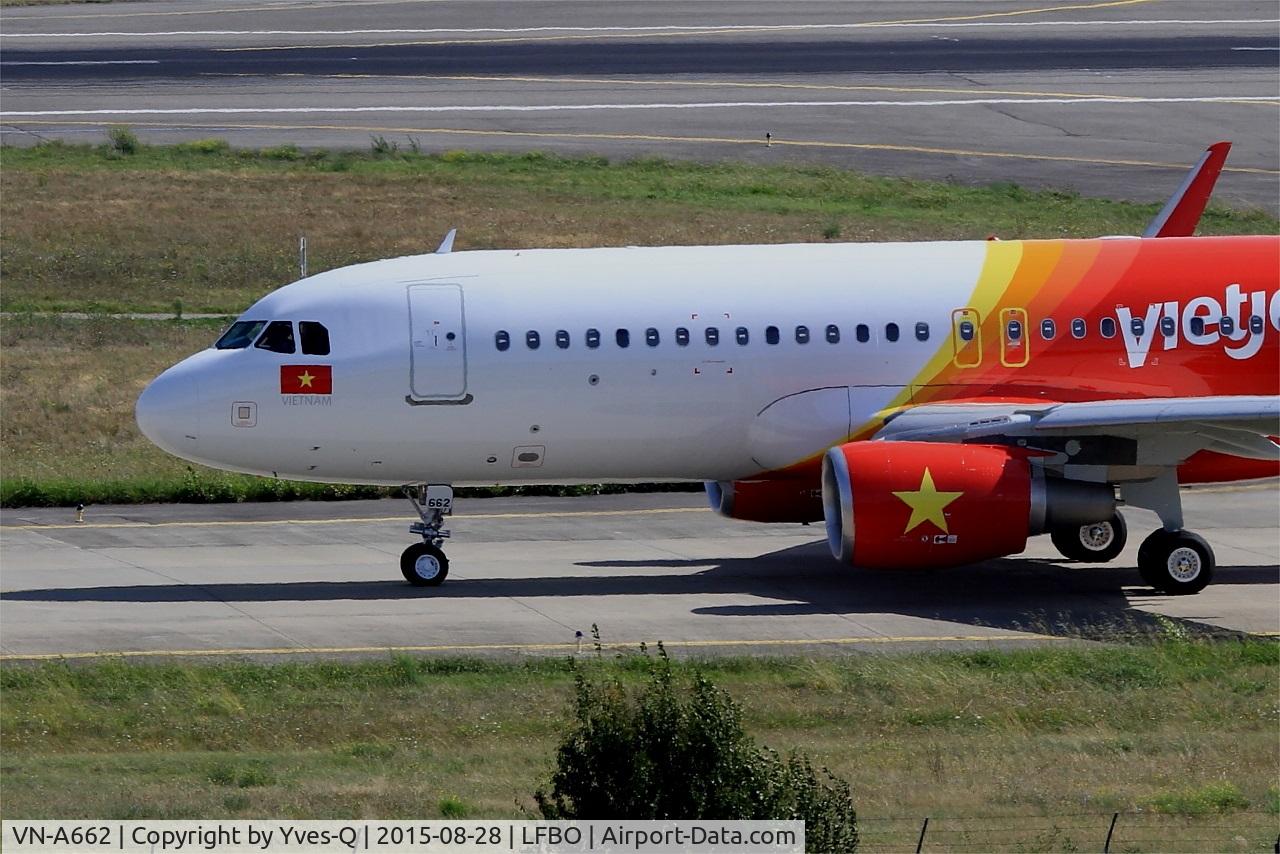 VN-A662, 2015 Airbus A320-214 C/N 6738, Airbus A320-214, Taxiing, Toulouse Blagnac Airport (LFBO-TLS)
