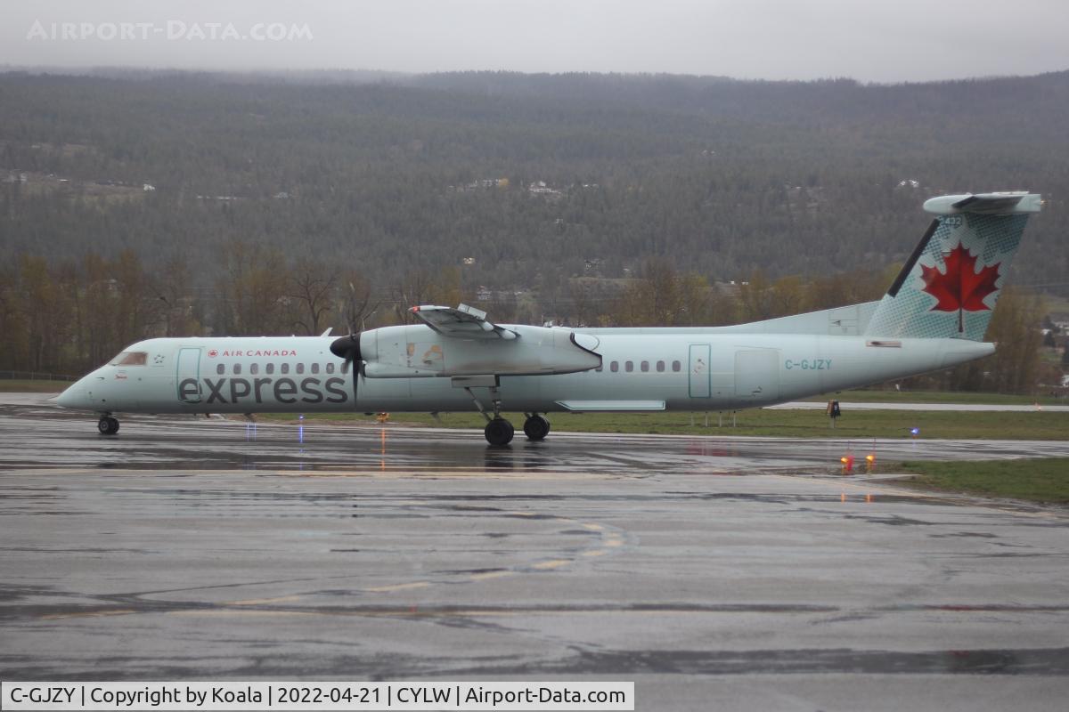 C-GJZY, 2016 De Havilland Canada DHC-8-402 Dash 8 C/N 4529, Fligh away to Vancouver