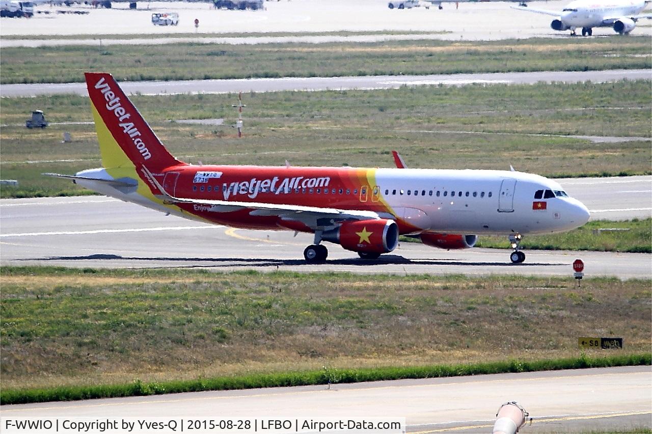 F-WWIO, 2015 Airbus A320-214 C/N 6738, Airbus A320-214, Taxiing, Toulouse-Blagnac airport (LFBO-TLS)