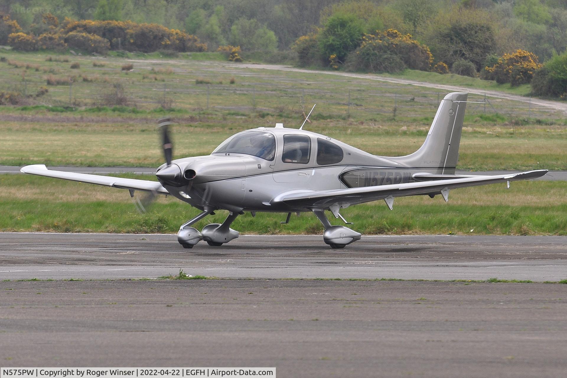 N575PW, Cirrus SR-22 GTS Platinum C/N 2442, Visiting Cirrus Platinum.