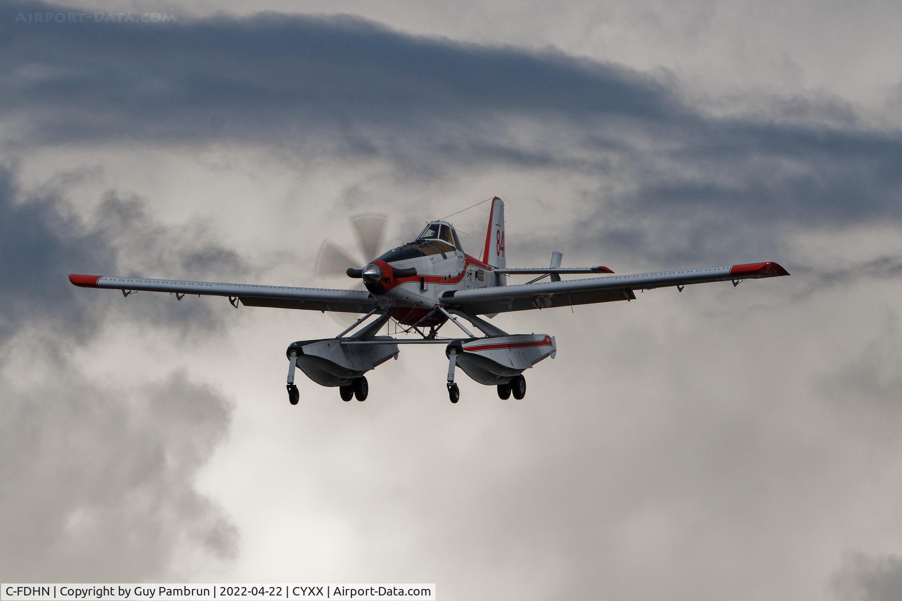 C-FDHN, 2004 Air Tractor AT-802F Fire Boss C/N 802A-0200, Landing on 19