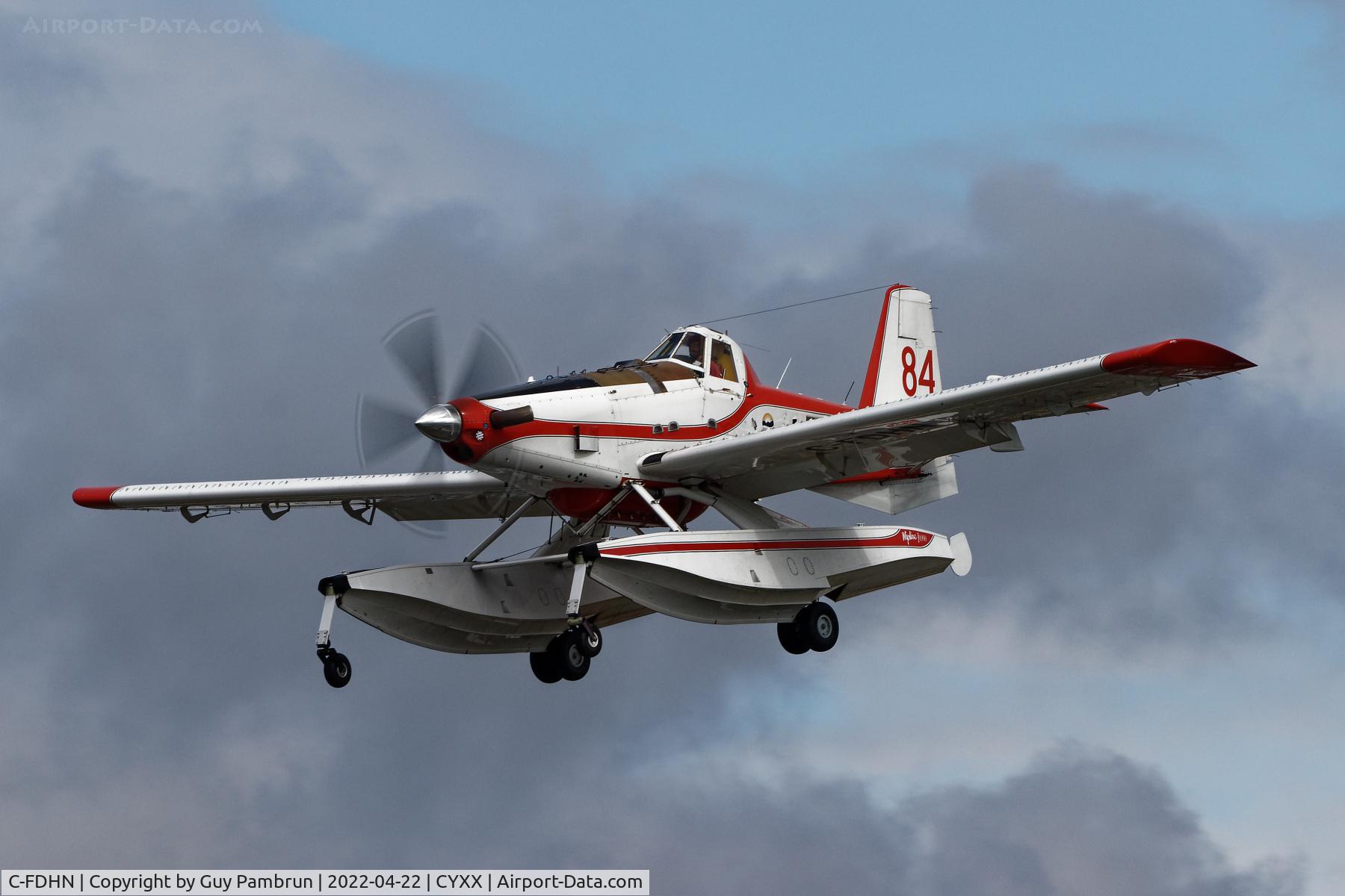 C-FDHN, 2004 Air Tractor AT-802F Fire Boss C/N 802A-0200, Landing on 19