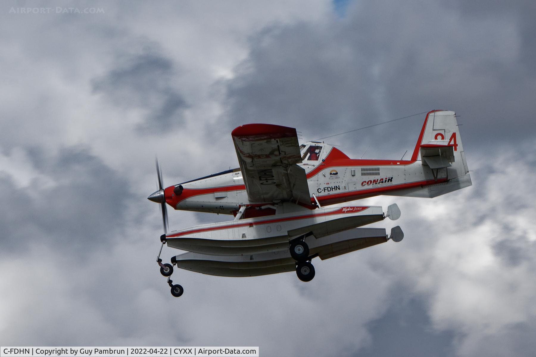 C-FDHN, 2004 Air Tractor AT-802F Fire Boss C/N 802A-0200, Landing on 19