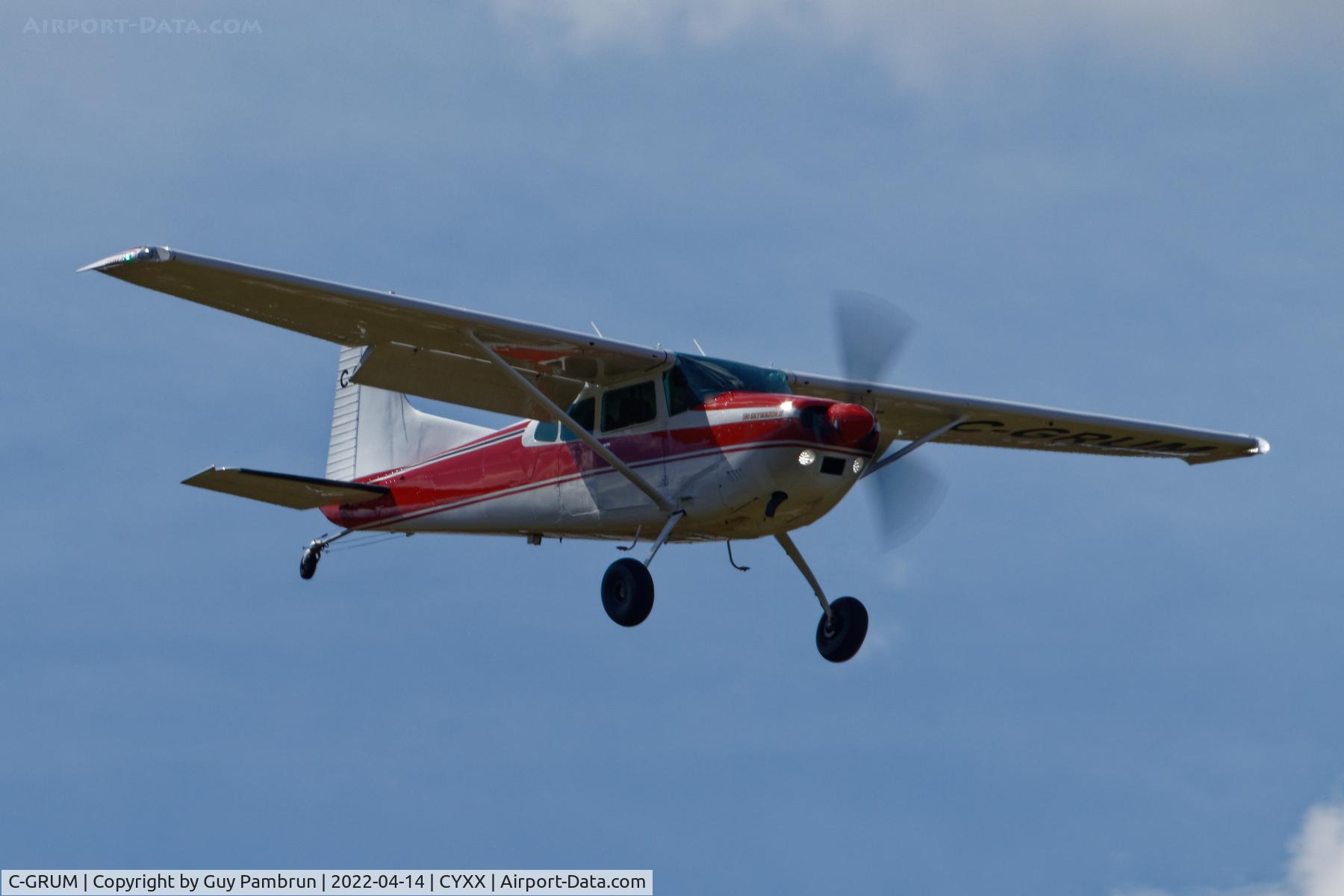 C-GRUM, 1981 Cessna 180K Skywagon C/N 18053195, Landing on 19