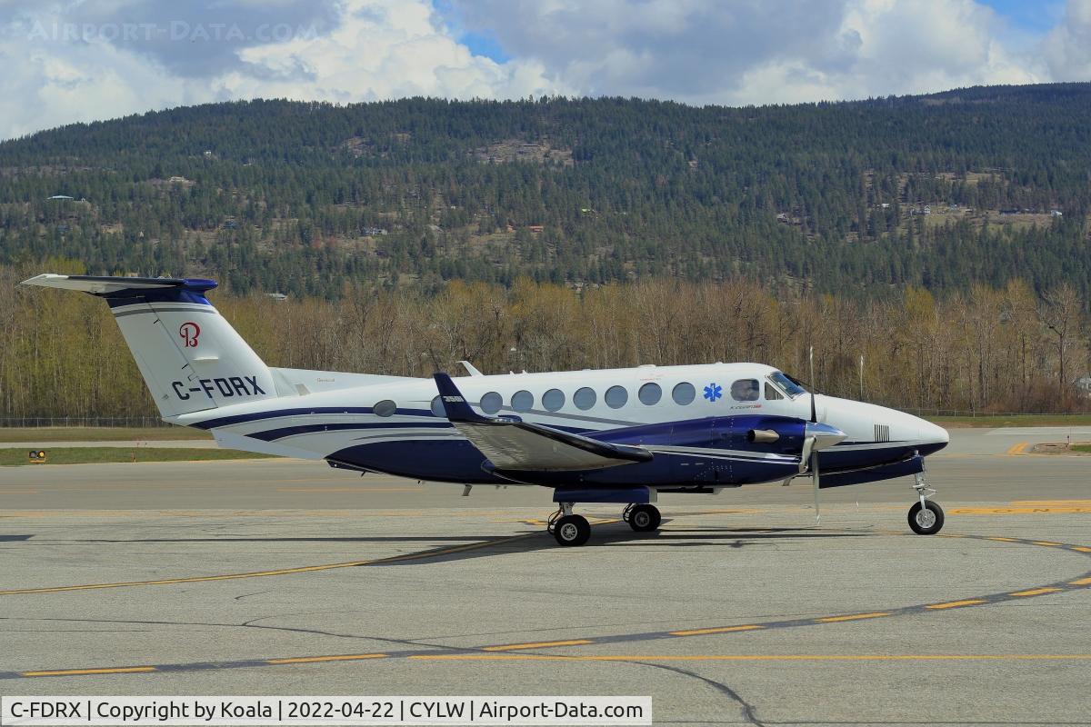 C-FDRX, 2017 Beech B300 Super King Air 350 King Air C/N FL-1089, Leaving to Cranbrook