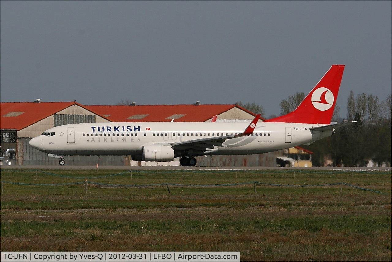TC-JFN, 1999 Boeing 737-8F2 C/N 29776, Boeing 737-8F2, Lining up rwy 32R, Toulouse-Blagnac airport (LFBO-TLS)