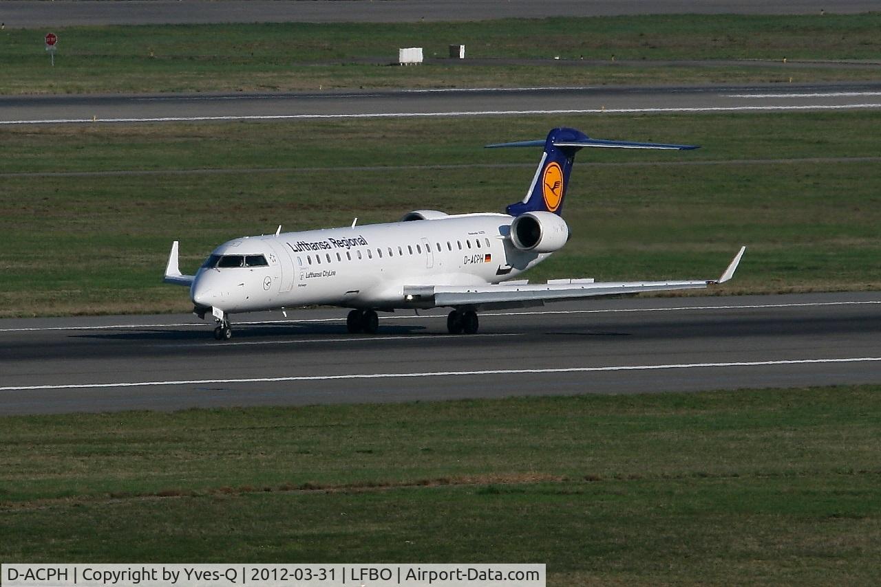D-ACPH, 2002 Canadair CRJ-701ER (CL-600-2C10) Regional Jet C/N 10043, Canadair CRJ-701ER, Landing rwy 32L, Toulouse-Blagnac airport (LFBO-TLS)