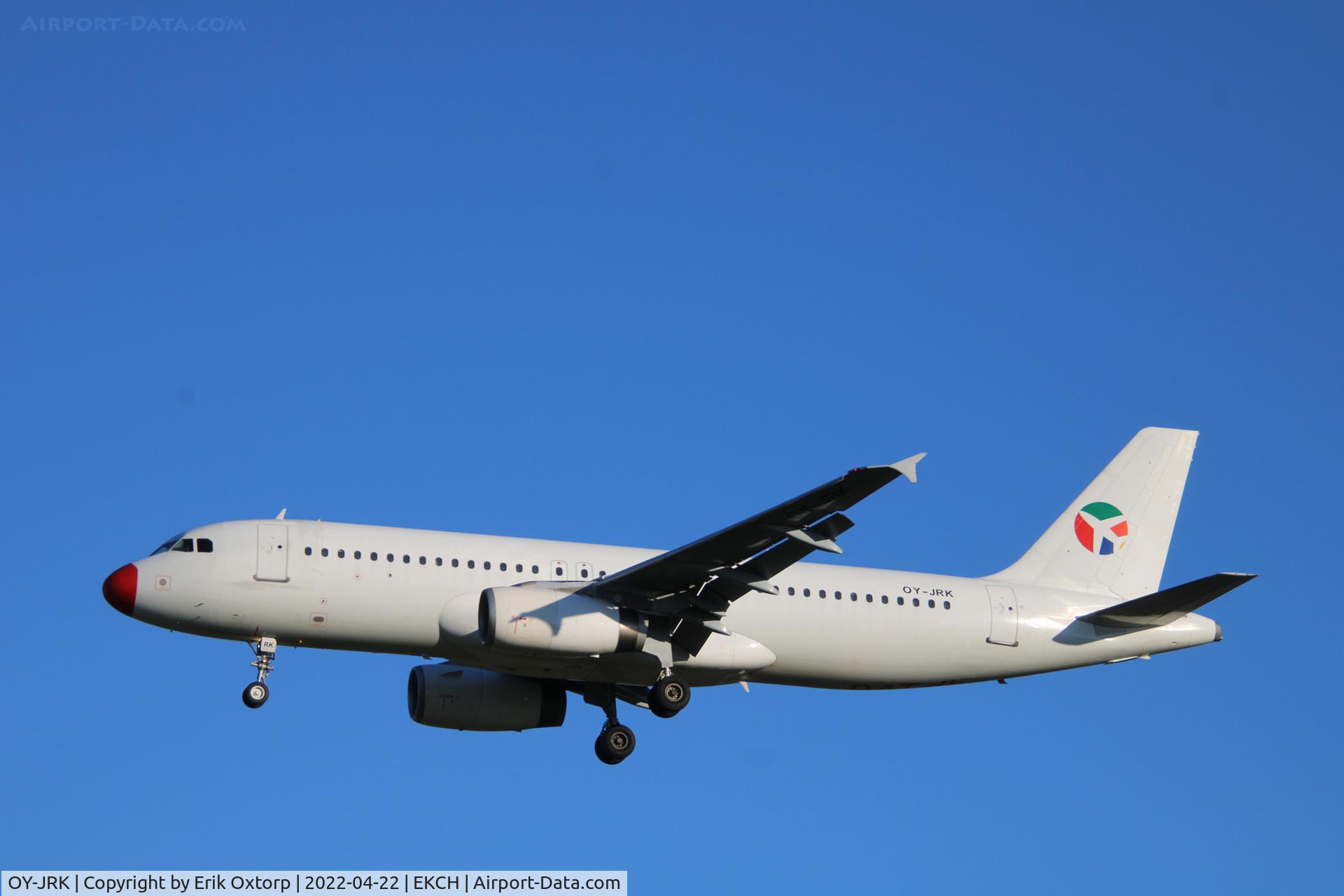 OY-JRK, 1993 Airbus A320-231 C/N 444, OY-JRK landing rw04L