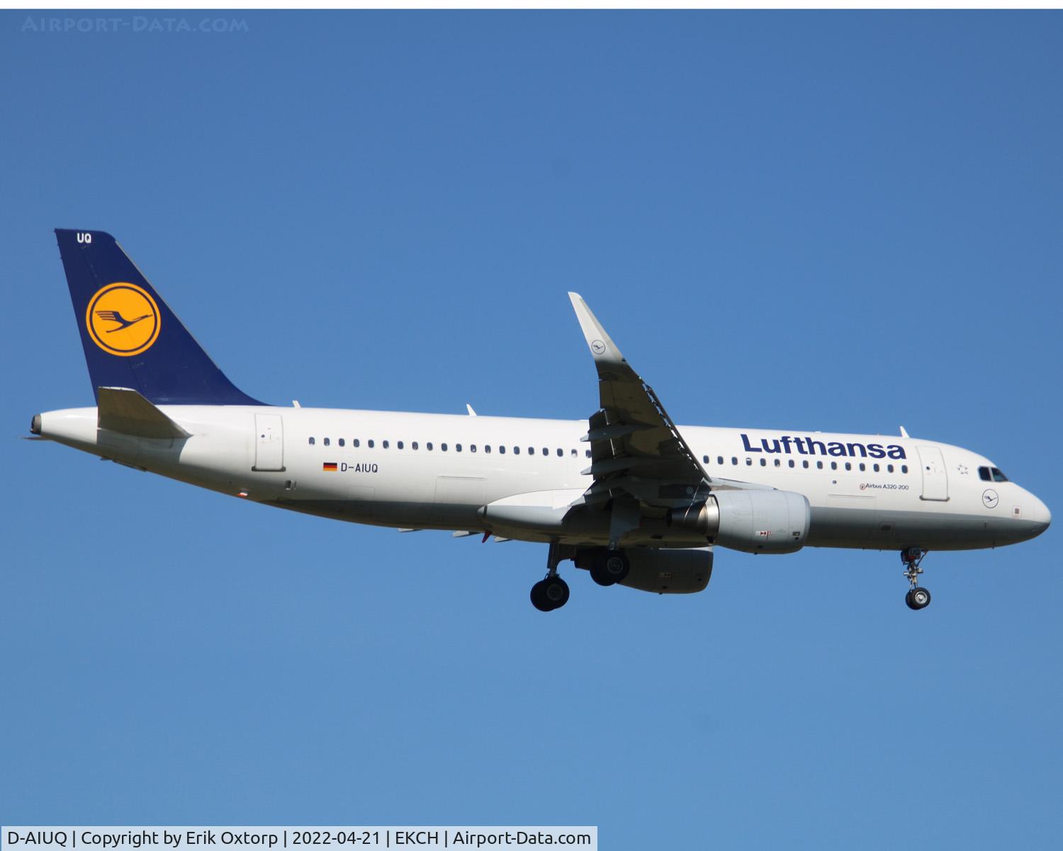 D-AIUQ, 2016 Airbus A320-214 C/N 6947, D-AIUQ landing rw 04L