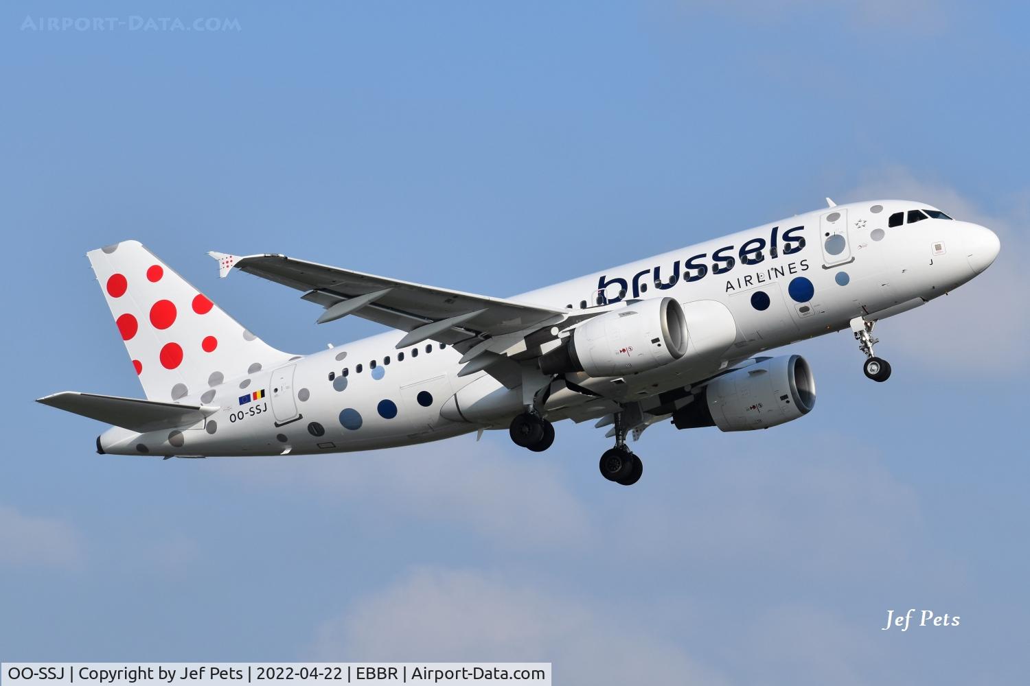OO-SSJ, 2002 Airbus A319-111 C/N 1759, Departing Brussels Airport.
