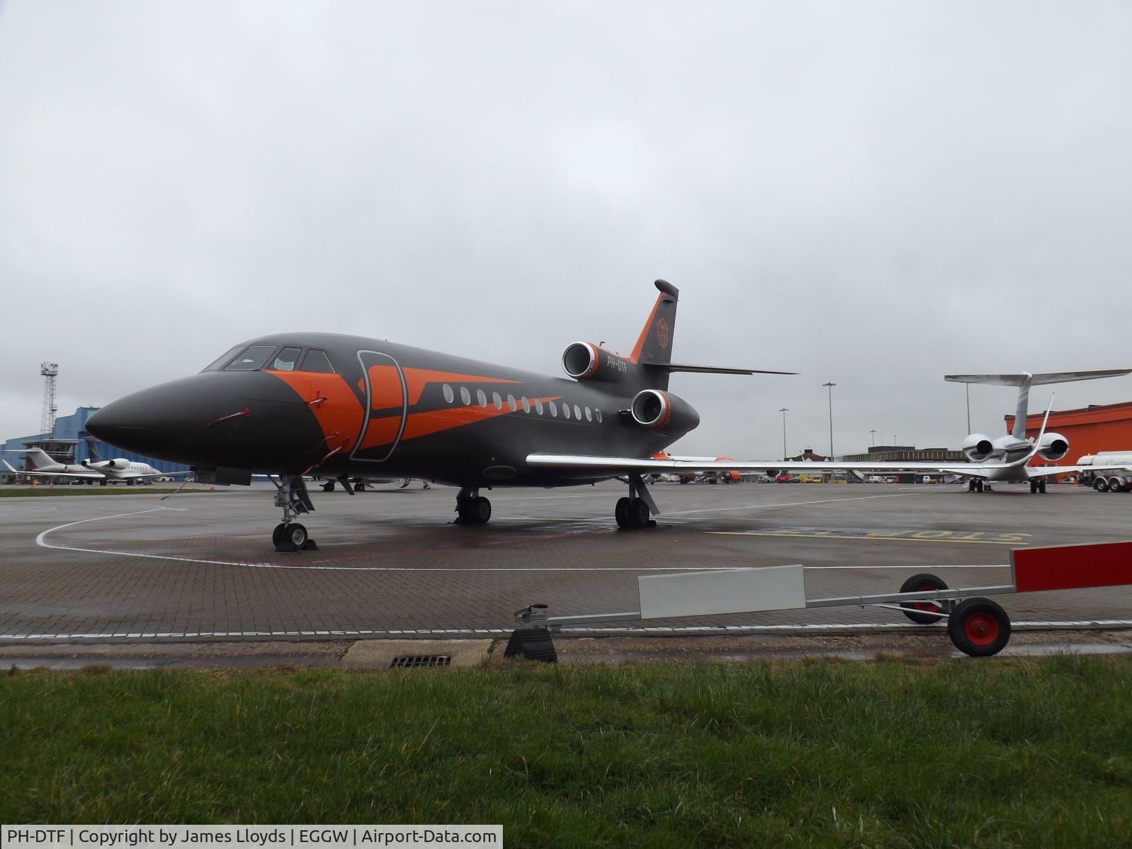 PH-DTF, 2008 Dassault Falcon 900EX EASy C/N 205, Parked up at Luton Airport.