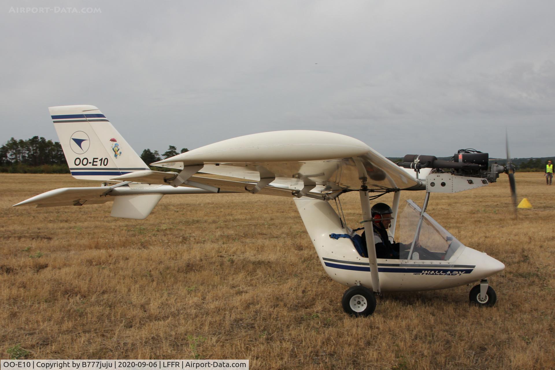OO-E10, 2002 Fly Synthesis Wallaby C/N 2002-005, at Bar-sur-Seine