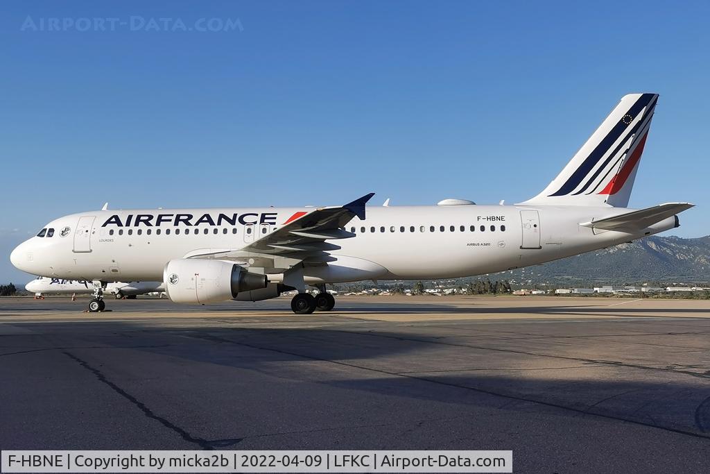 F-HBNE, 2011 Airbus A320-214 C/N 4664, New livery 