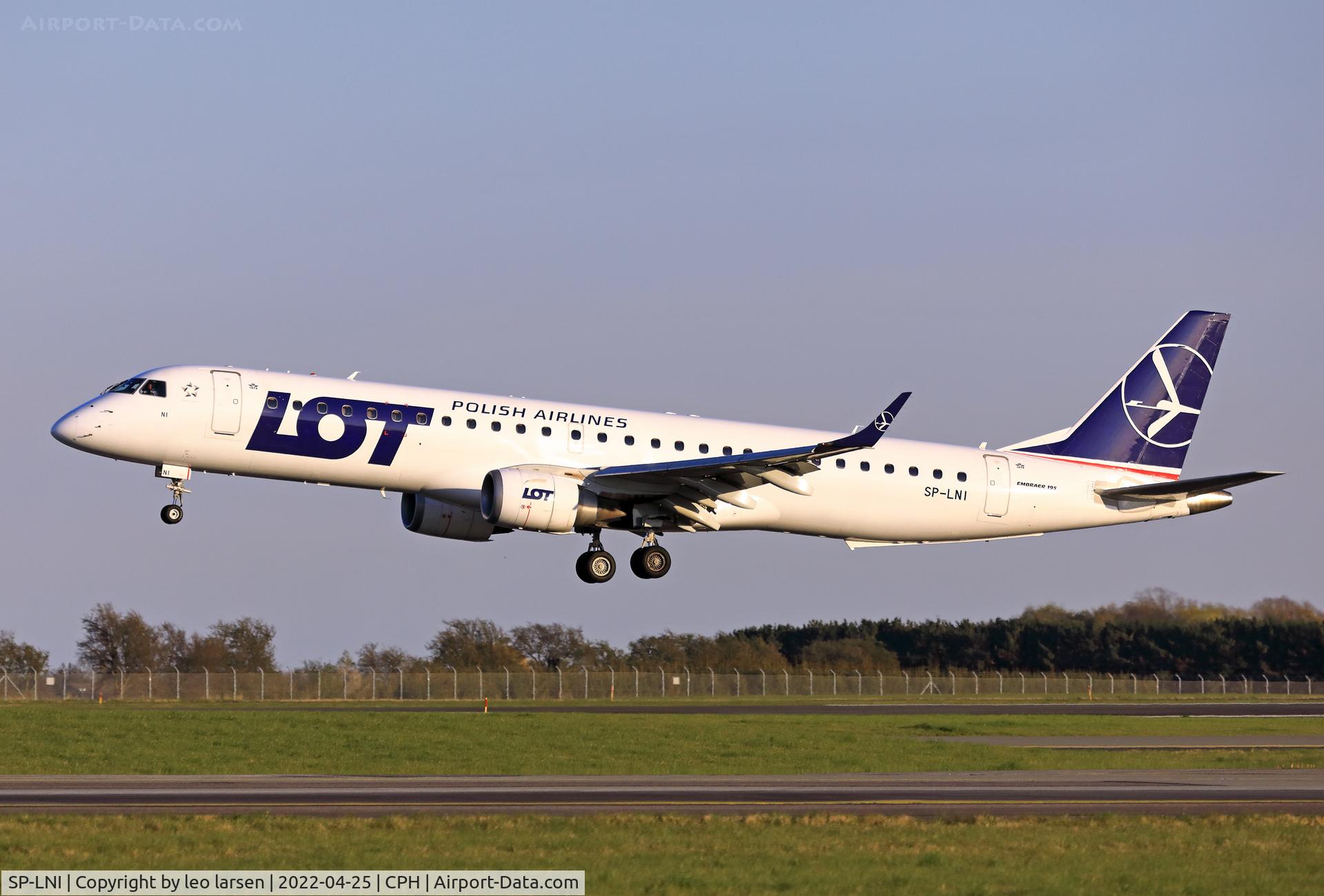 SP-LNI, 2008 Embraer 195LR (ERJ-190-200LR) C/N 19000240, Copenhagen 25.4.2022