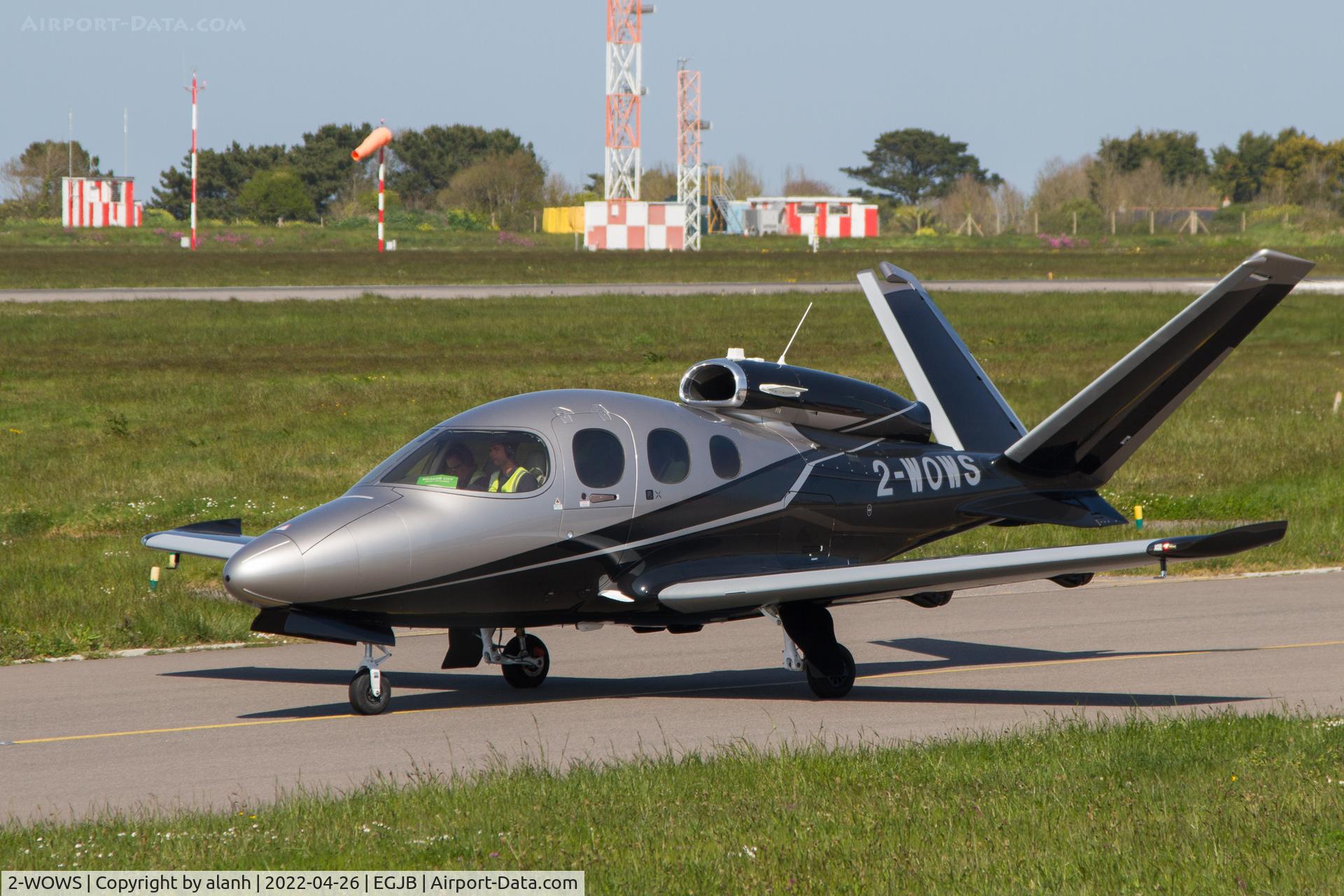 2-WOWS, 2021 Cirrus SF50 Vision C/N 0262, Taxiing at Guernsey