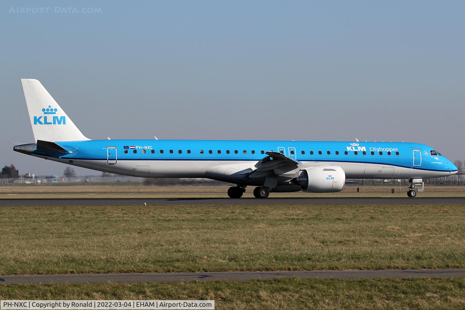 PH-NXC, 2021 Embraer E195-E2 (ERJ-190-400STD) C/N 19020051, at spl