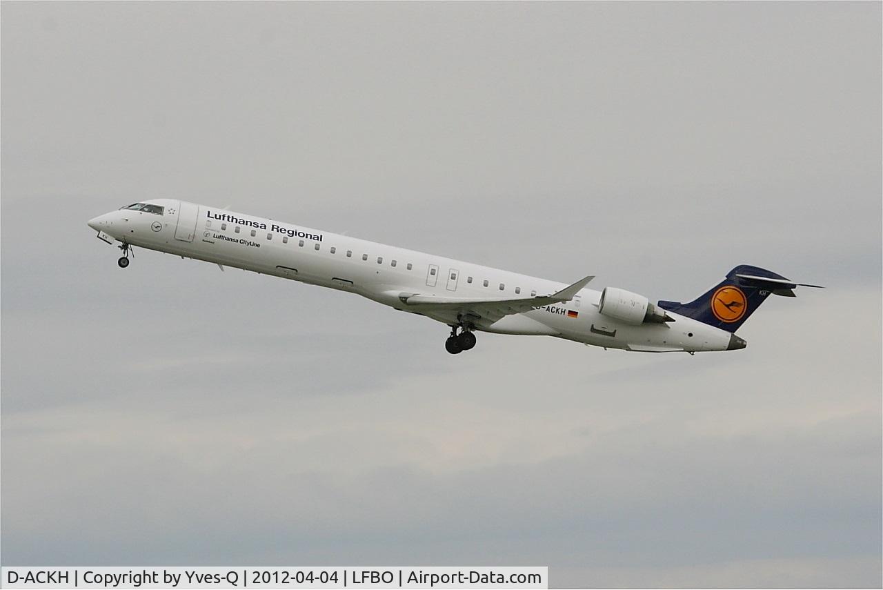 D-ACKH, 2006 Bombardier CRJ-900LR (CL-600-2D24) C/N 15085, Bombardier CRJ-900LR, take off rwy 32R, Toulouse-Blagnac Airport (LFBO-TLS)