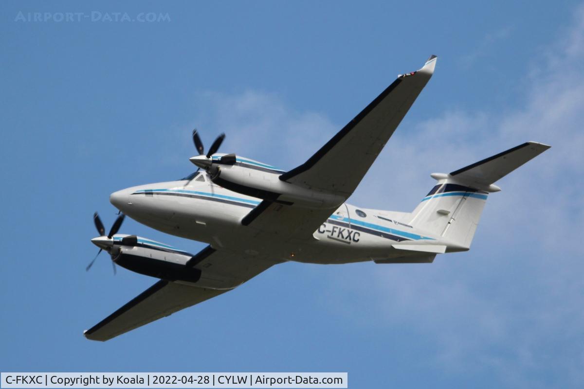 C-FKXC, 2017 Beech B200GT King Air 250 King Air C/N BY-293, Take Off to Campell River