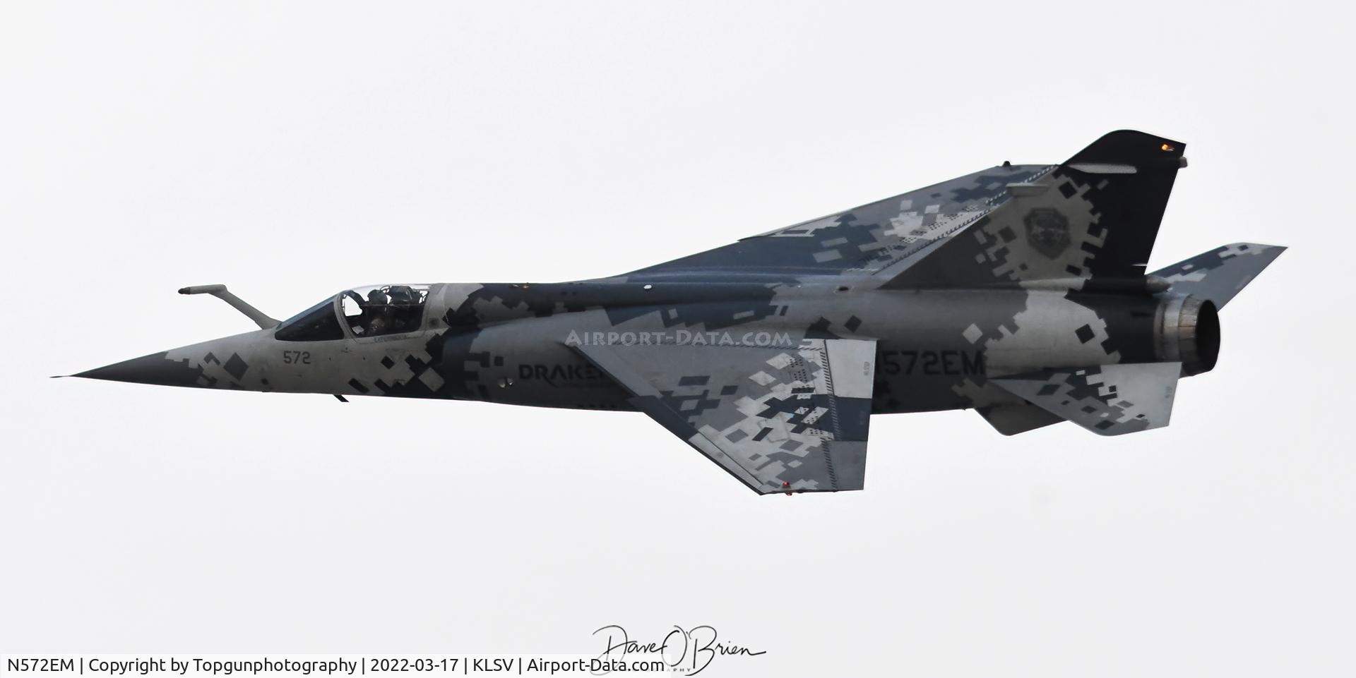 N572EM, 1986 Dassault F.1M C/N 67, COMRADE21 flexing west