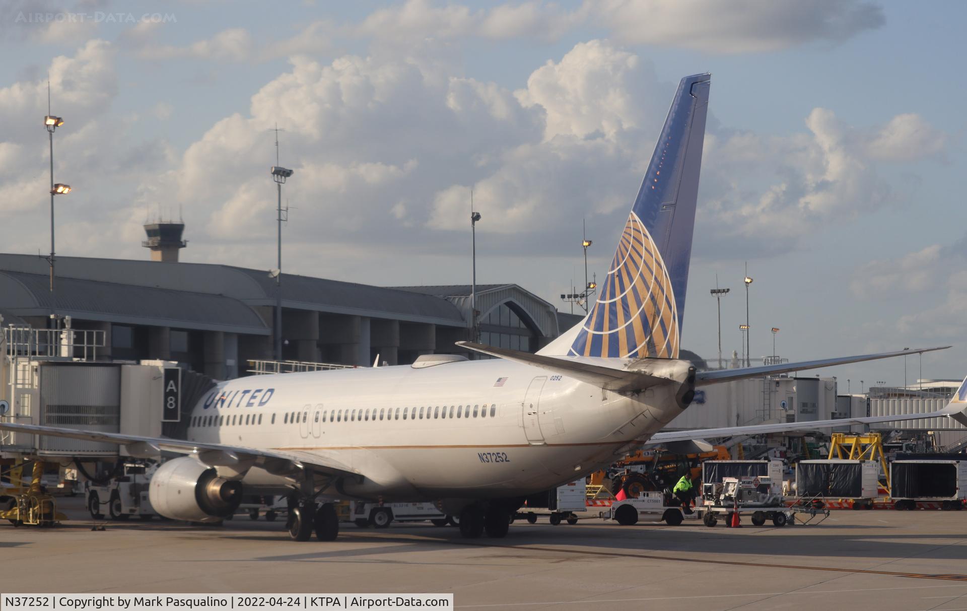 N37252, 2000 Boeing 737-824 C/N 30583, Boeing 737-824