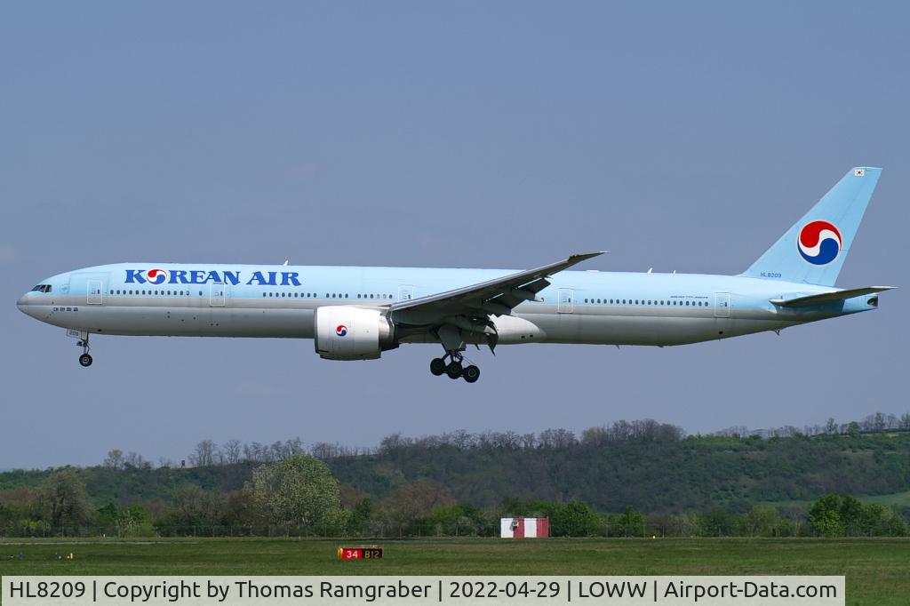 HL8209, 2010 Boeing 777-3B5/ER C/N 37646, Korean Air Boeing 777-300ER