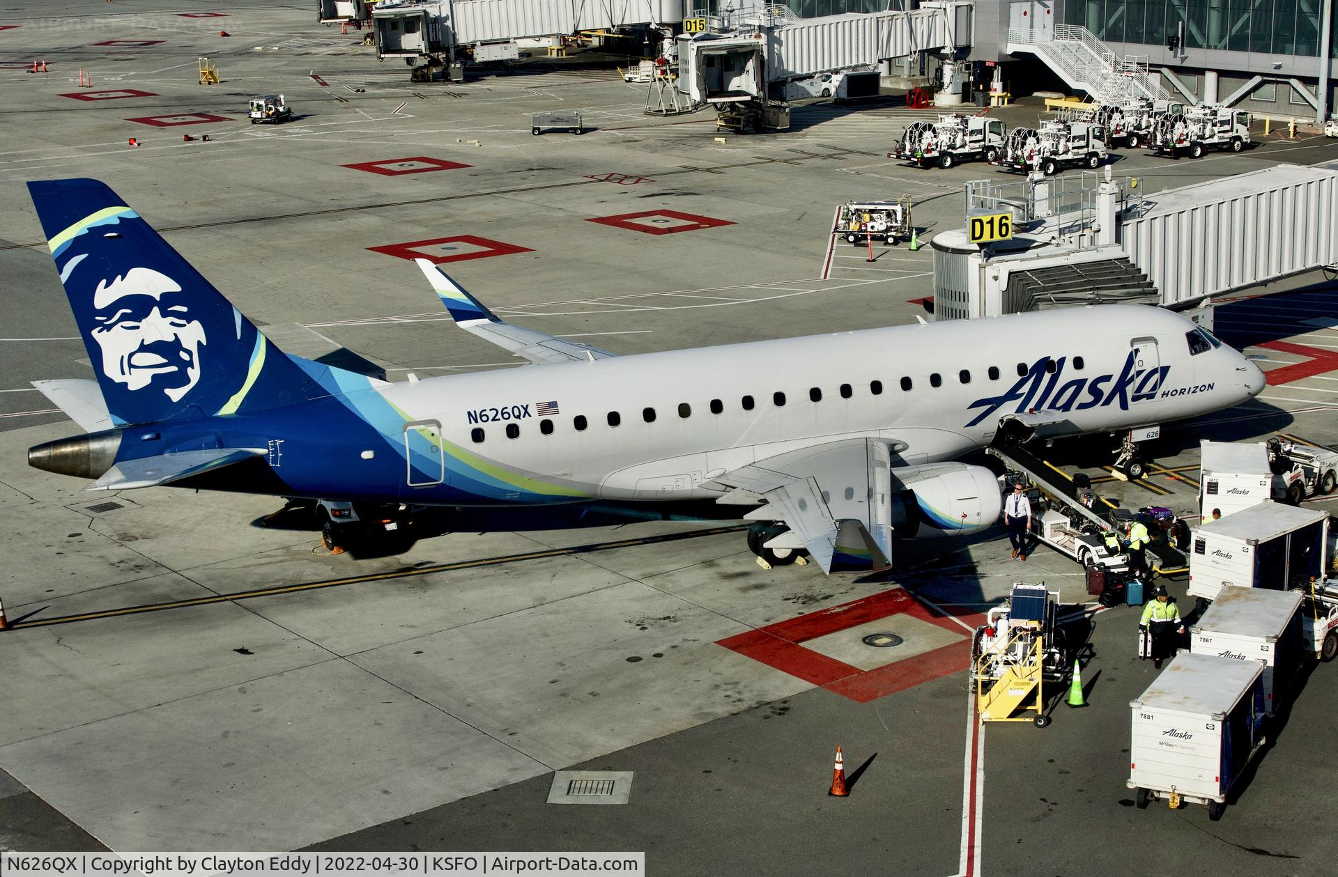 N626QX, 2017 Embraer 175LR (ERJ-170-200LR) C/N 17000669, SFO 2022.
