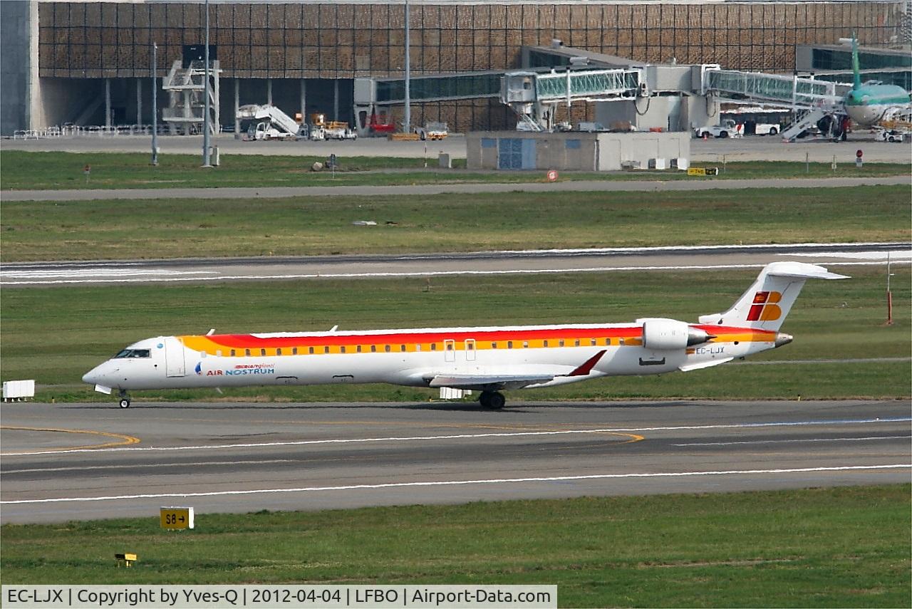 EC-LJX, 2010 Bombardier CRJ-1000ER NG (CL-600-2E25) C/N 19008, Bombardier CRJ-1000, Taxiing, Toulouse-Blagnac Airport (LFBO-TLS)