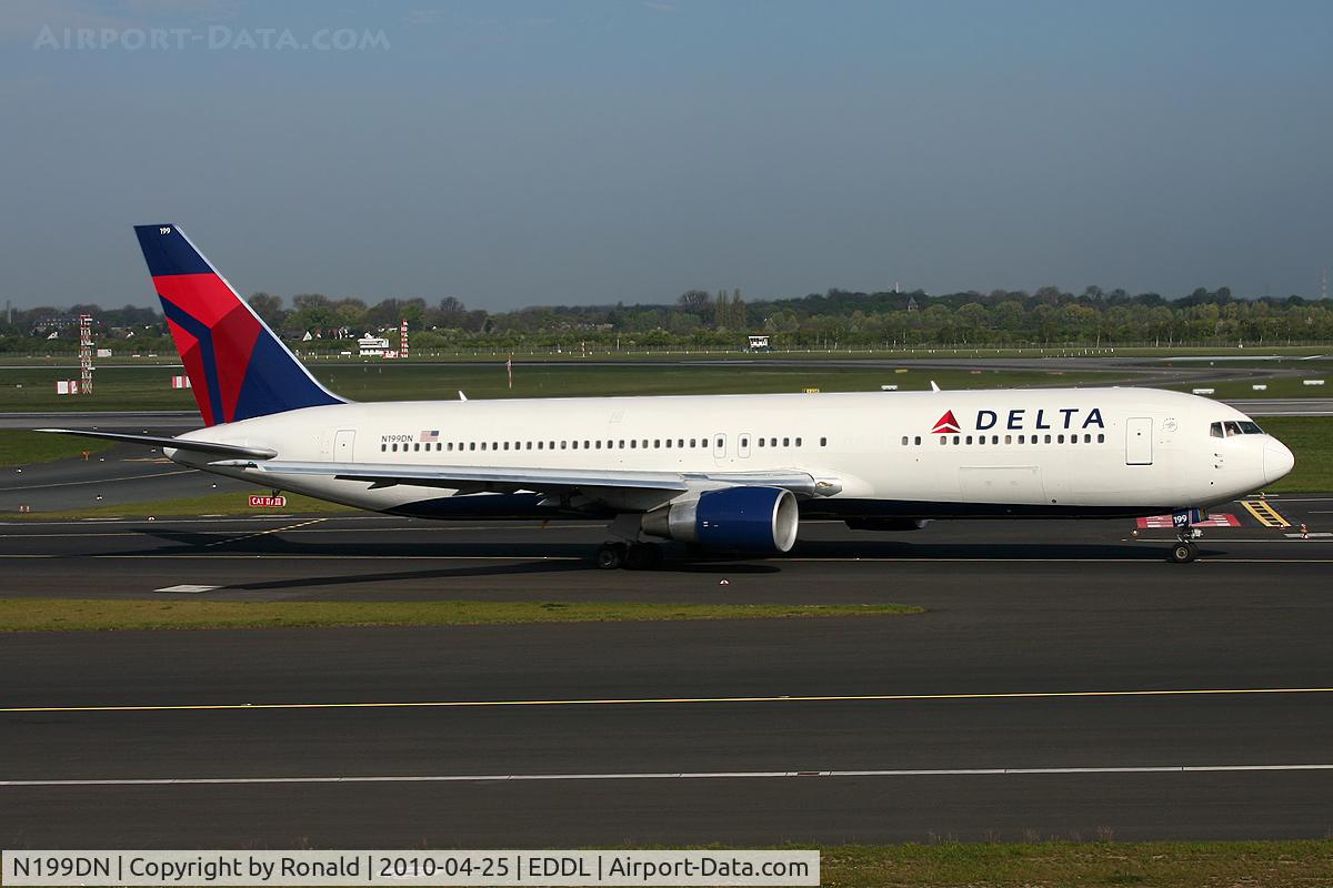 N199DN, 1998 Boeing 767-332/ER C/N 28456, at dus