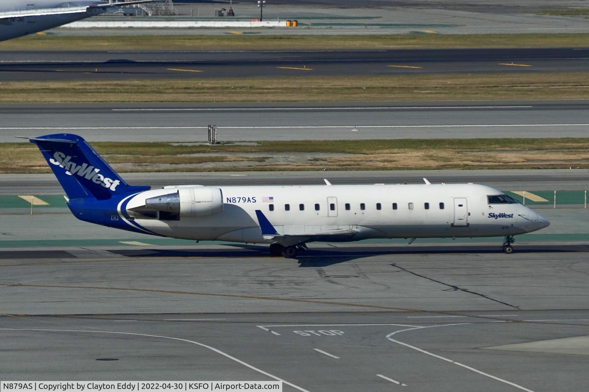 N879AS, 2002 Bombardier CRJ-200ER (CL-600-2B19) C/N 7600, SFO 2022.