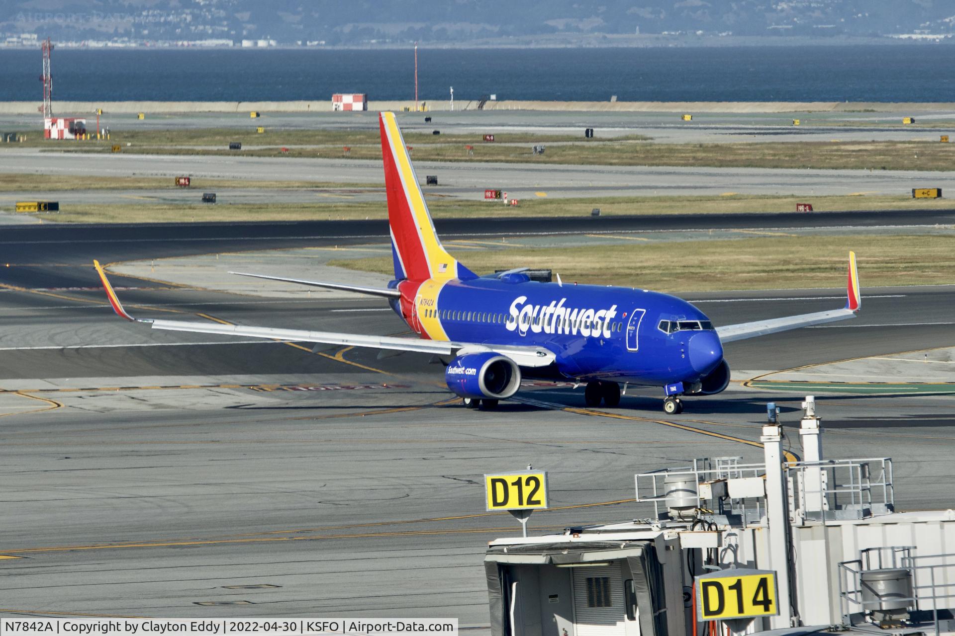 N7842A, 2000 Boeing 737-73V C/N 30237, SFO 2022.