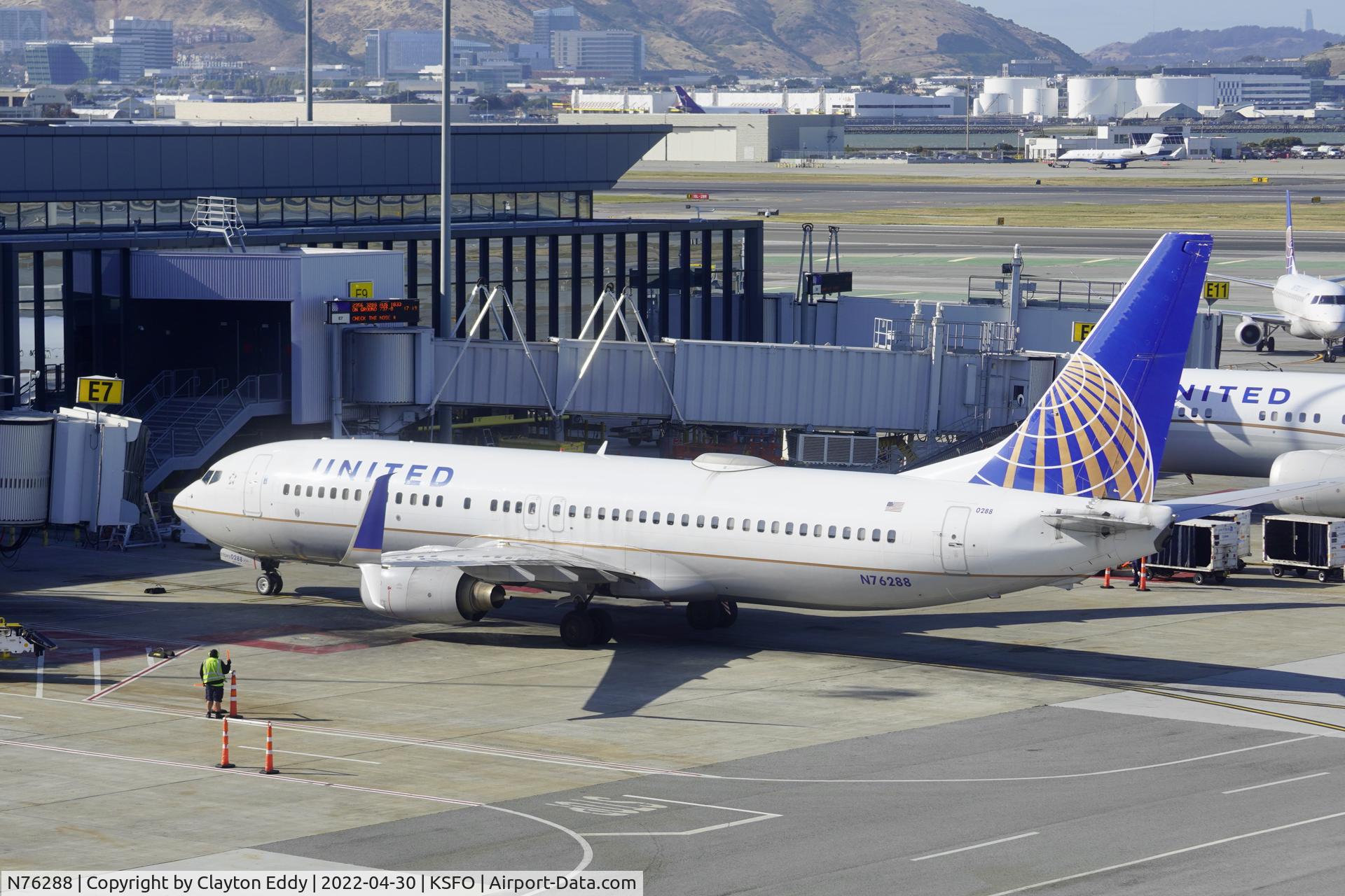 N76288, 2004 Boeing 737-824 C/N 33451, SFO 2022.