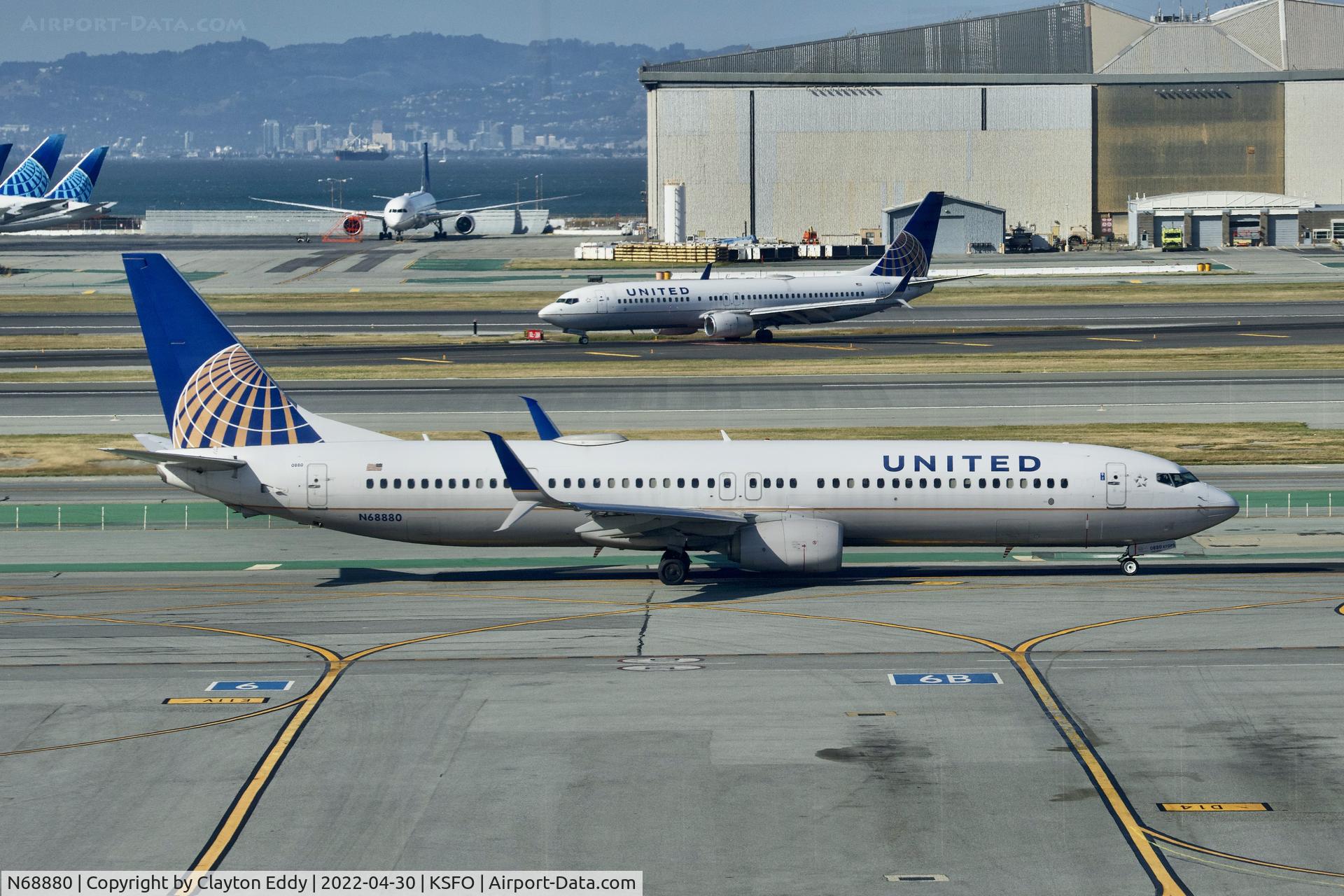 N68880, 2015 Boeing 737-924/ER C/N 42199, SFO 2022.