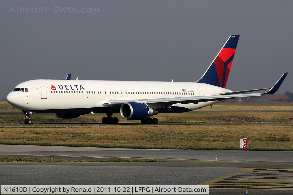 N1610D, 2000 Boeing 767-332 C/N 30594, at cdg