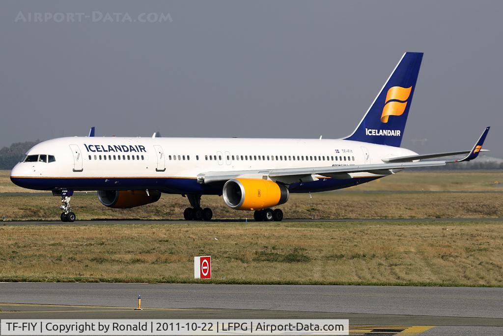 TF-FIY, 2000 Boeing 757-256 C/N 29312, at cdg