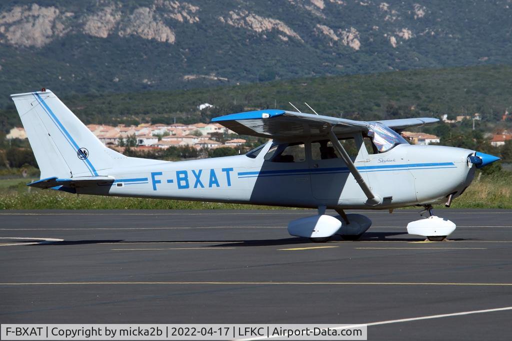F-BXAT, Cessna 172K Skyhawk C/N 172-58289, Parked