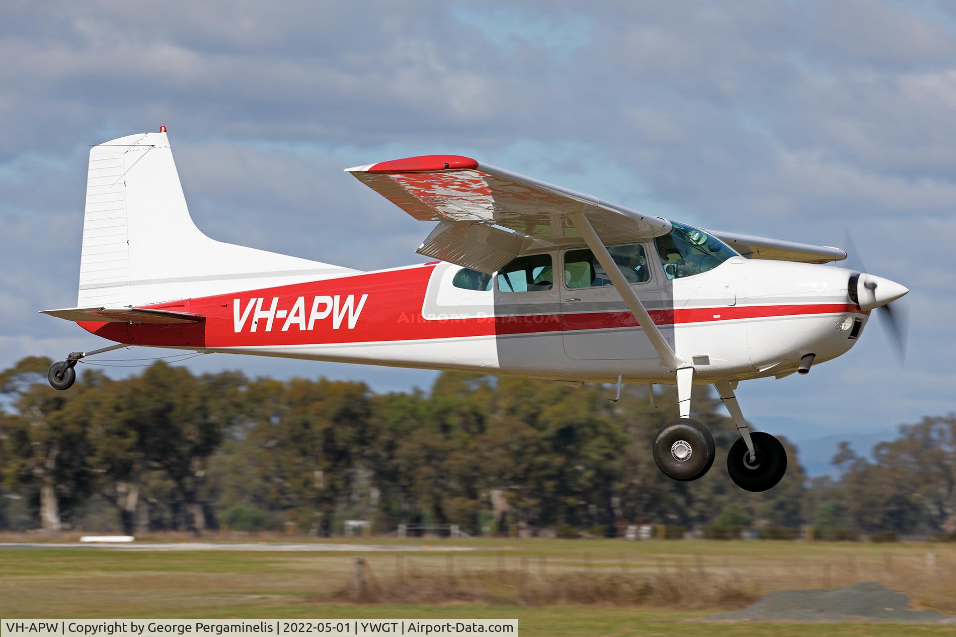 VH-APW, 1977 Cessna 180K Skywagon C/N 18052872, Antique Aeroplane Assn of Australia National Fly-in.