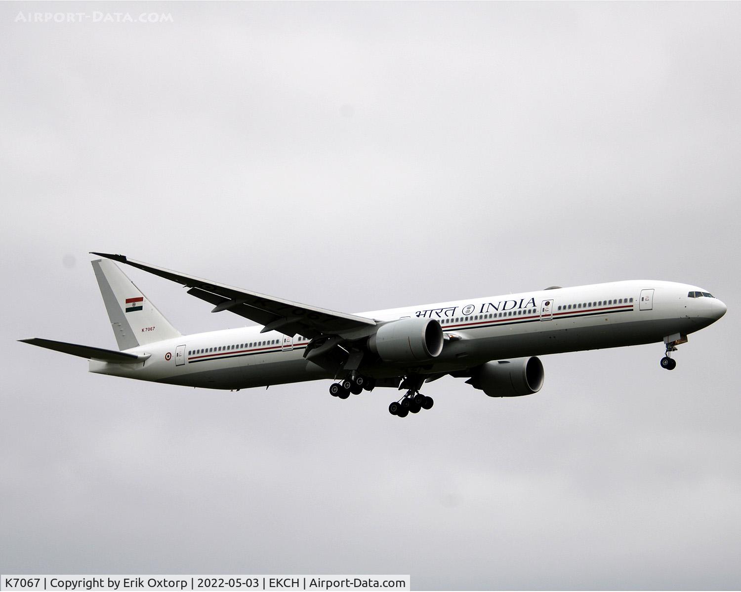 K7067, 2017 Boeing 777-337ER C/N 36321, K7067 landing rw 04L