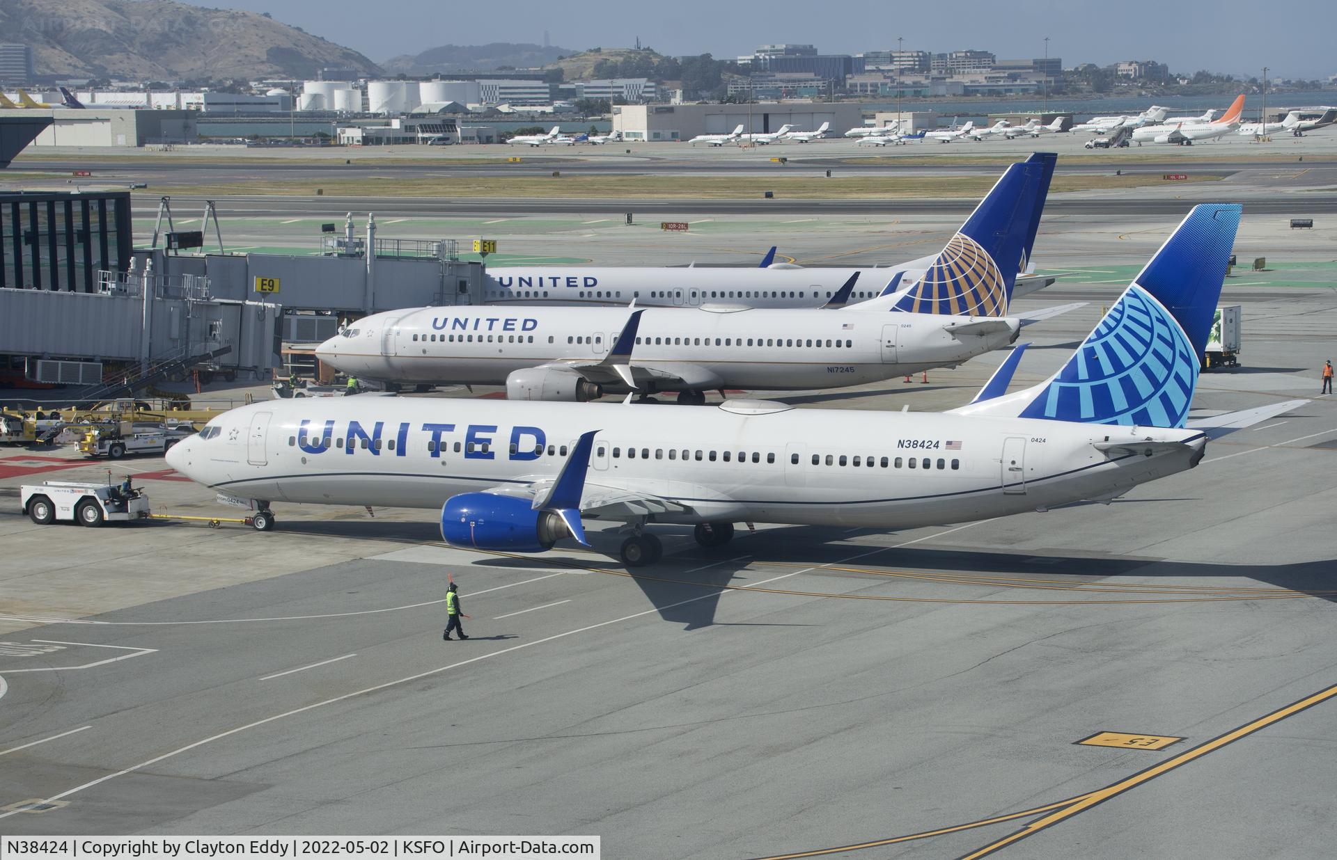 N38424, 2008 Boeing 737-924/ER C/N 37095, SFO 2022.
