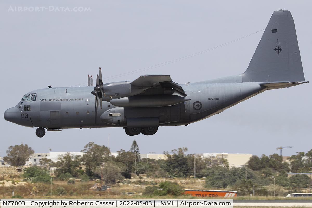 NZ7003, 1965 Lockheed C-130H Hercules C/N 382-4054, Runway 31