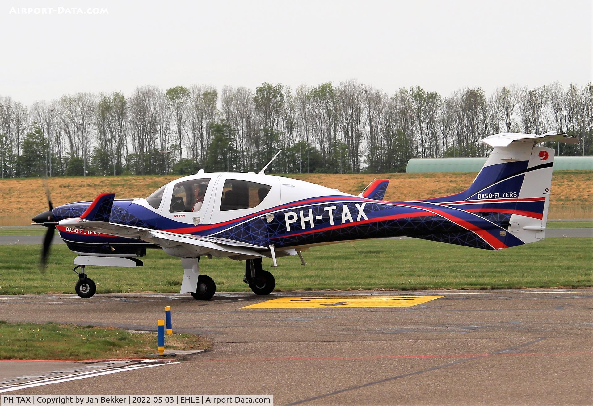 PH-TAX, Diamond DA-50RG C/N 50.C.A.A.009, Lelystad Airport. In its new livey